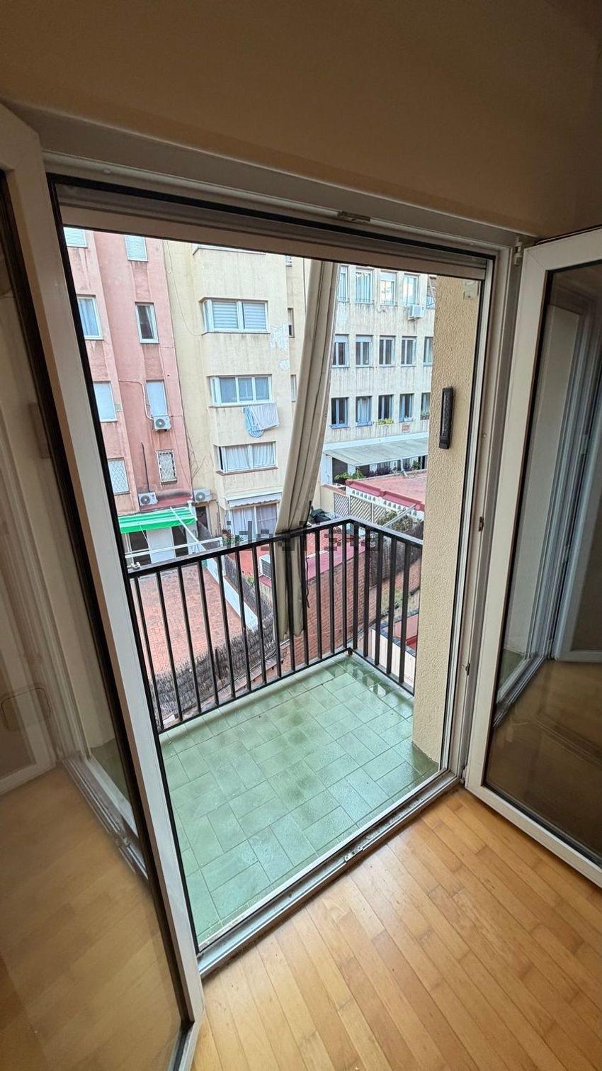 Balcón con vistas al interior de manzana