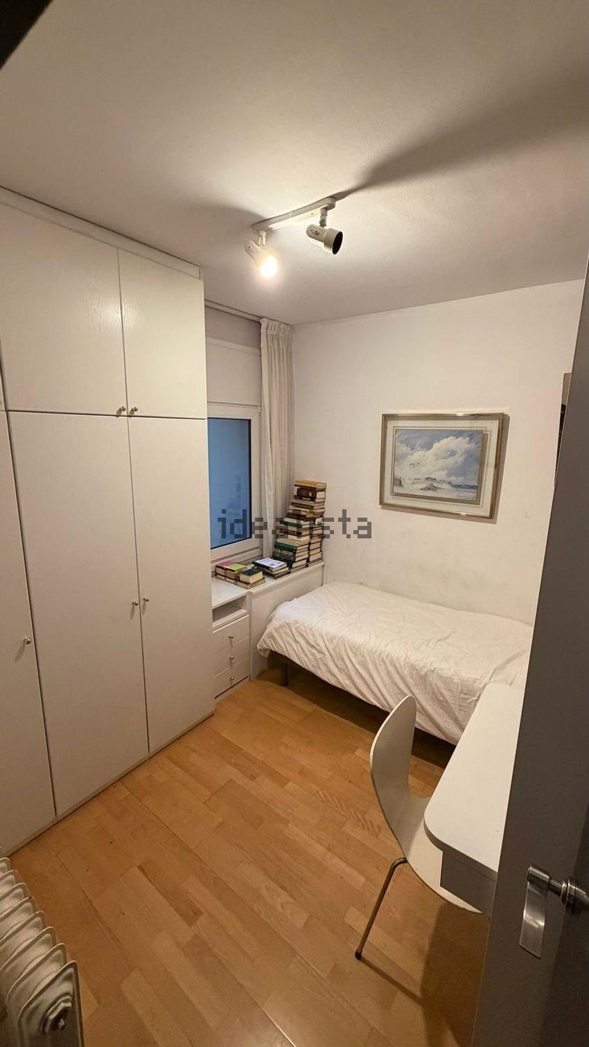 Segundo dormitorio con armarios